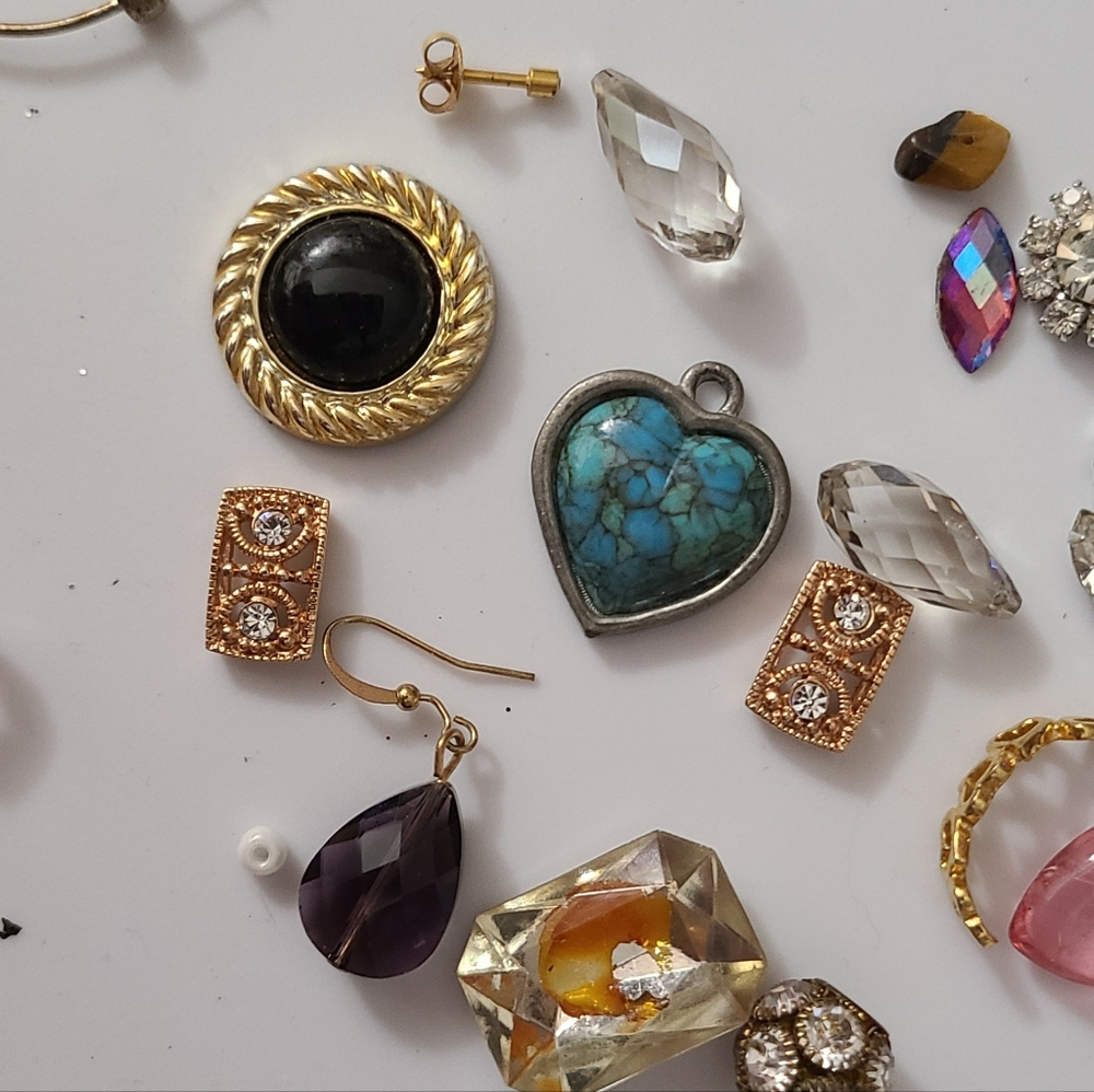 Craft Jewelry Lot Beads Bits Baubles Estate TONS Great pieces Pendants Charms - Picture 12 of 16